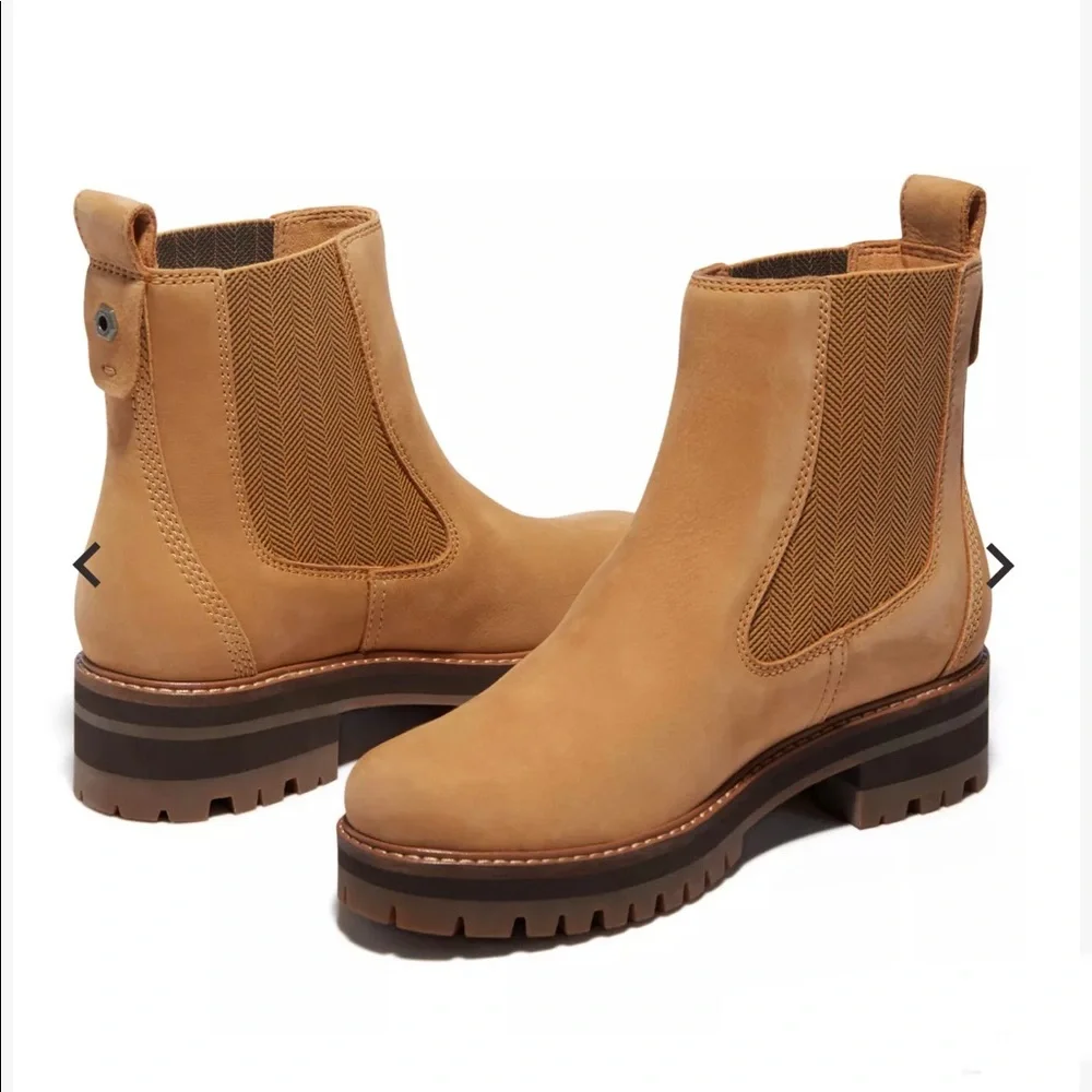 WOMEN'S COURMAYEUR VALLEY CHELSEA BOOTS